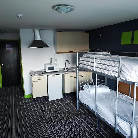 Happy Guests Lodge Lower Whitley Экстерьер фото