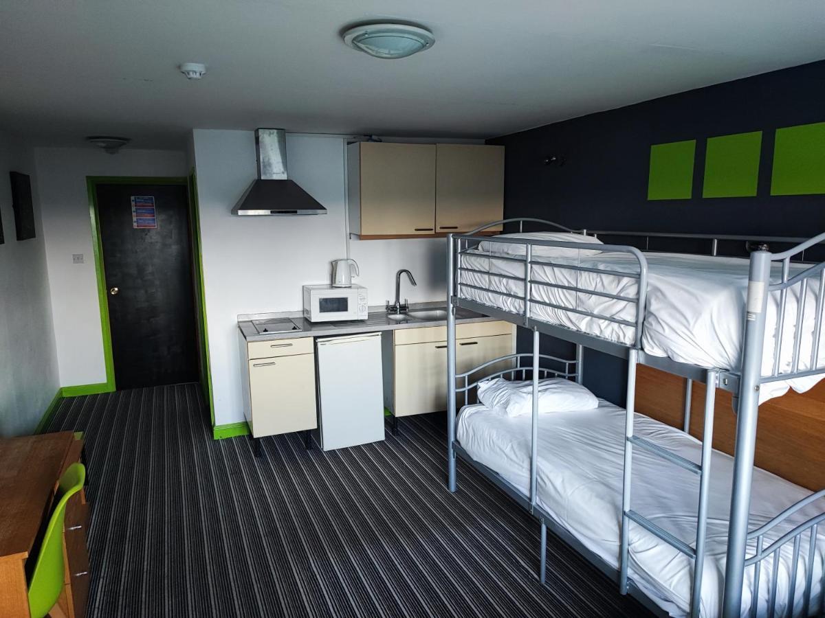 Happy Guests Lodge Lower Whitley Экстерьер фото